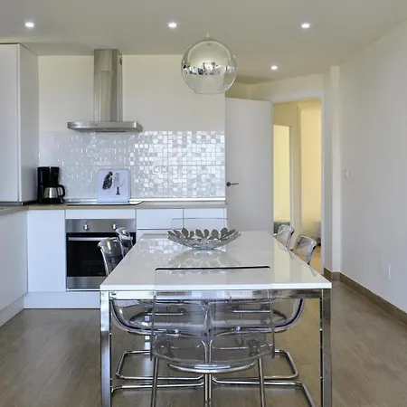 Playa Flores - Vistas Al Mar Апартаменти *